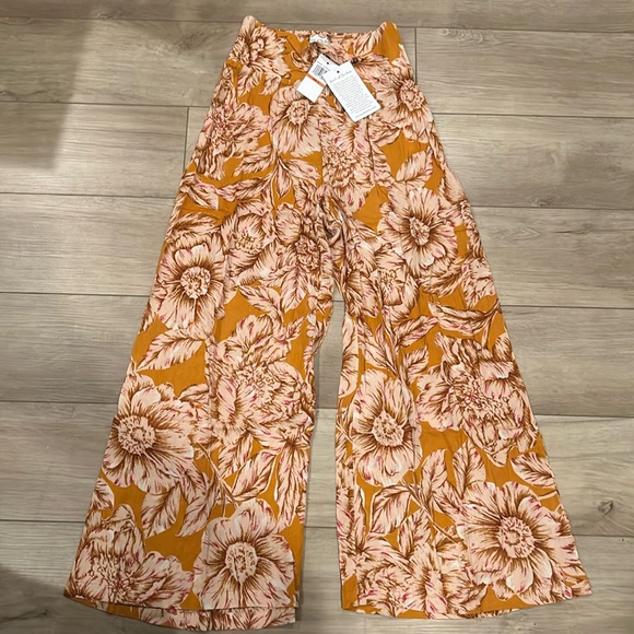 Band of the Free ARIZONA GOLD FLORAL WIDE LEG PANTS NWT - Picture 2 of 8